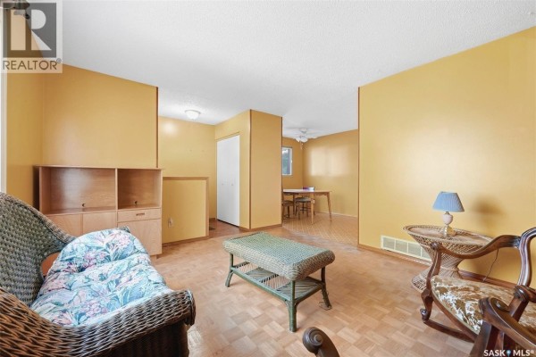 Bedroom - 4 Fines Drive, Regina, SK S4N5K5 Photo 5