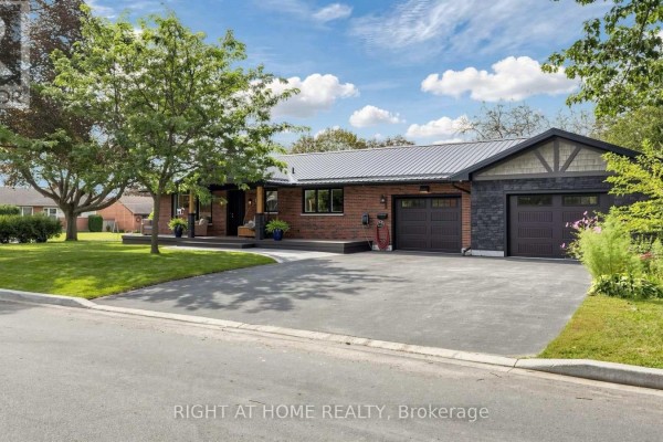 4 Flett Street, Clarington, ON L1C2K1 Photo 2