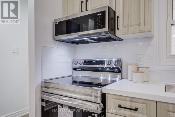 4 Gatsby Square, Brampton, ON, photo 2
