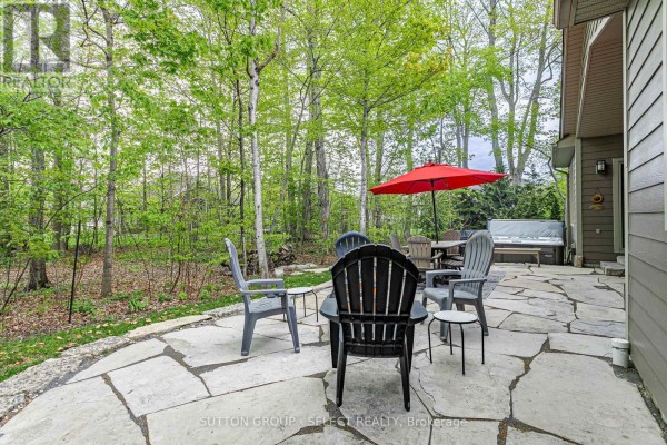 4 Hayter Drive, Lambton Shores, ON N0M1T0 Photo 2