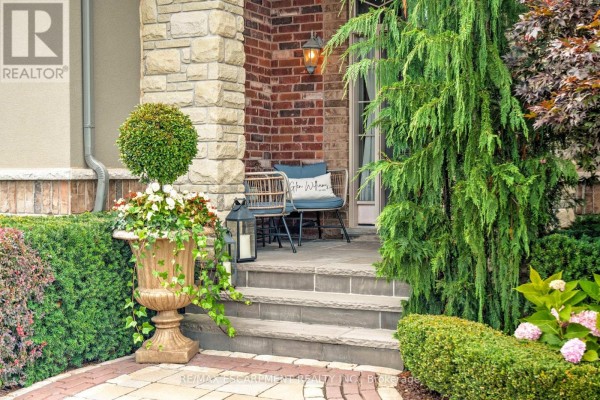 4 Holdroyd Court, Halton Hills, ON, photo 3