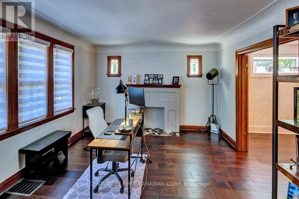 Kitchen - 4 Jerseyville Road E, Hamilton, ON L9G1K1 Photo 4