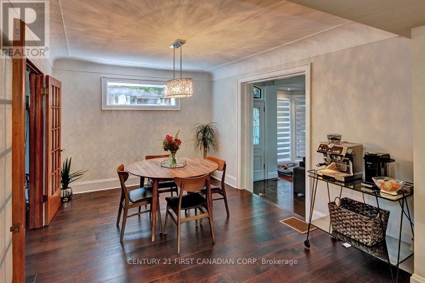 Dining room - 4 Jerseyville Road E, Hamilton, ON L9G1K1 Photo 5