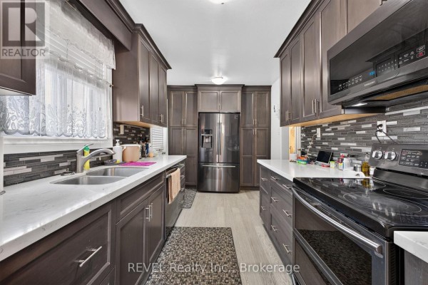 Kitchen - 4 Kerwin Gate, St  Catharines, ON L2N4J8 Photo 5