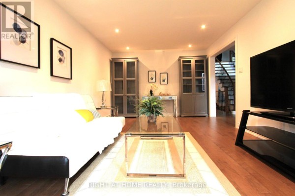 Great room - 4 Kirkland Court, Richmond Hill, ON L4C9H3 Photo 5