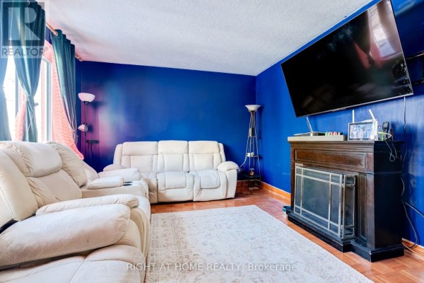 4 Leslie Street, Brampton, ON, photo 3