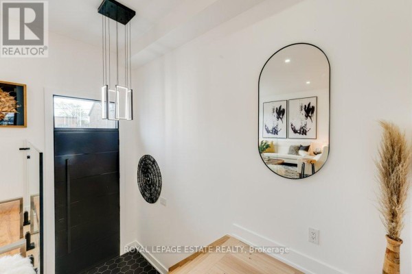 4 Lunness Road, Toronto, ON, photo 3