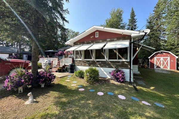 Eat in kitchen - 4 Main Street, Manigotagan, MB R0A0A0 Photo 2