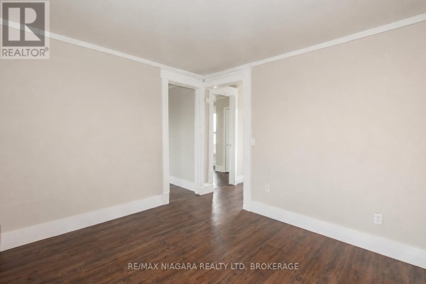 4 Manchester Avenue, St  Catharines, ON L2R1N8 Photo 4