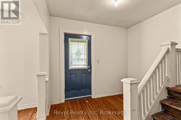 4 Margaret Street, Parry Sound, ON P2A2A8 Photo 3