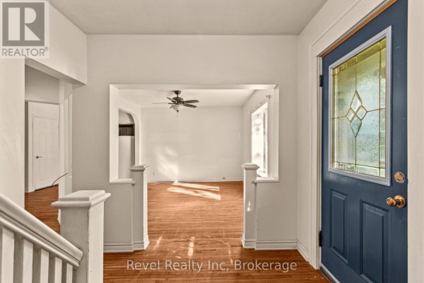 4 Margaret Street, Parry Sound, ON P2A2A8 Photo 4
