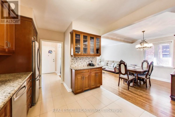 Dining room - 4 Martorino Drive, Toronto, ON M1K2J2 Photo 5
