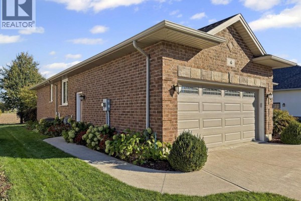3pc Ensuite bath - 4 Mckee Road, Wallaceburg, ON N8A5G3 Photo 3