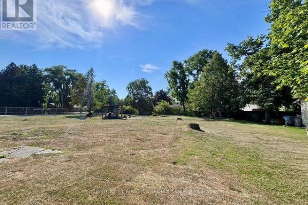 4 Park Crescent, Middlesex Centre, ON N0M2A0 Photo 2