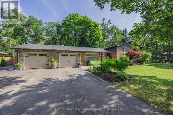 Kitchen - 4 Peacher Street, Springwater, ON L9X0W6 Photo 3