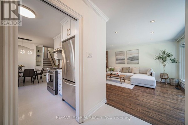 Living room - 4 Quincy Crescent, Toronto, ON M2J1C4 Photo 3