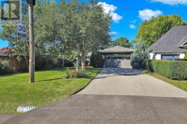 4 Ravenscrest Drive, Toronto, ON, photo 2