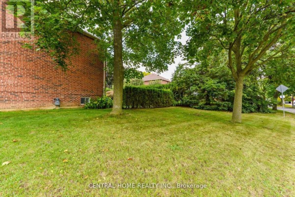 Office - 4 Robaldon Road, Toronto, ON M9A5A7 Photo 3