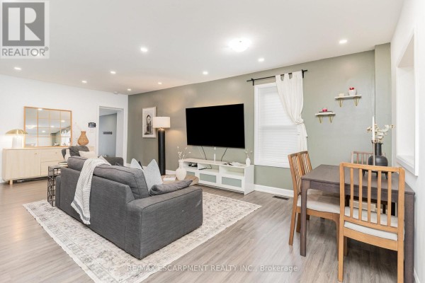 4 Robins Avenue, Hamilton, ON, photo 2