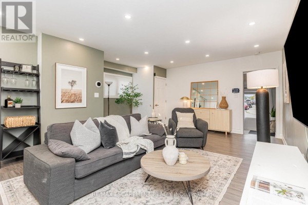 4 Robins Avenue, Hamilton, ON, photo 3