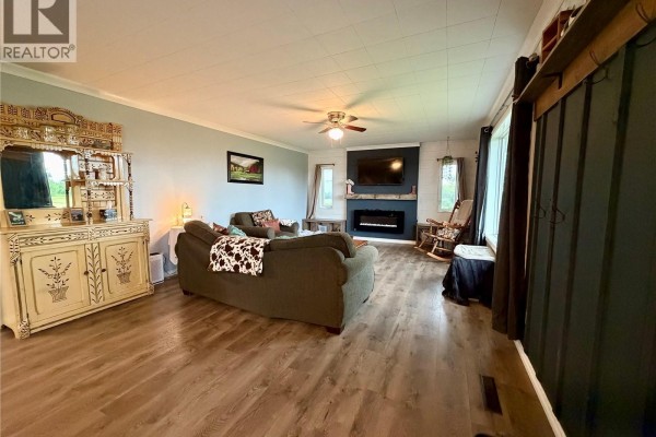 Laundry room - 4 Saskatchewan Avenue, Tuxford, SK S0H4C0 Photo 4