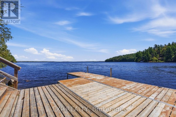 Wooden dock on a lake with treelined shore - 4 Stackwall Lane Greater Madawaska