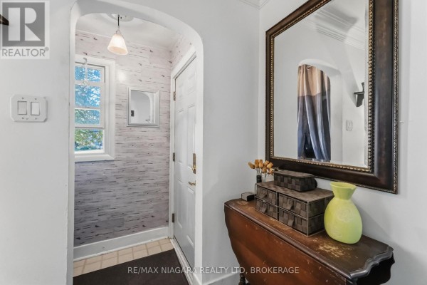 4 Walker Avenue, St  Catharines, ON L2N3L6 Photo 3