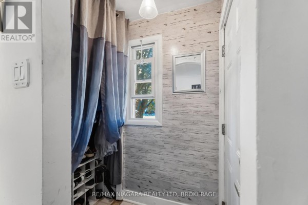 4 Walker Avenue, St  Catharines, ON L2N3L6 Photo 4