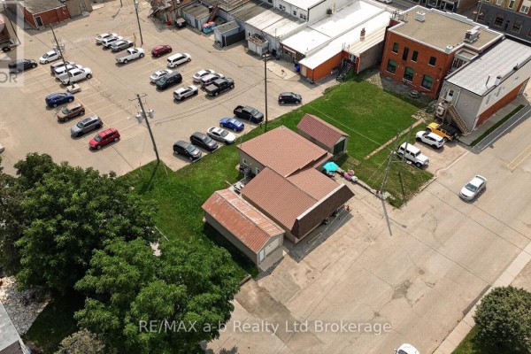 Overhead view of the commercial property, showing its layout within a wider street view. - 4 Washington Street, Norwich