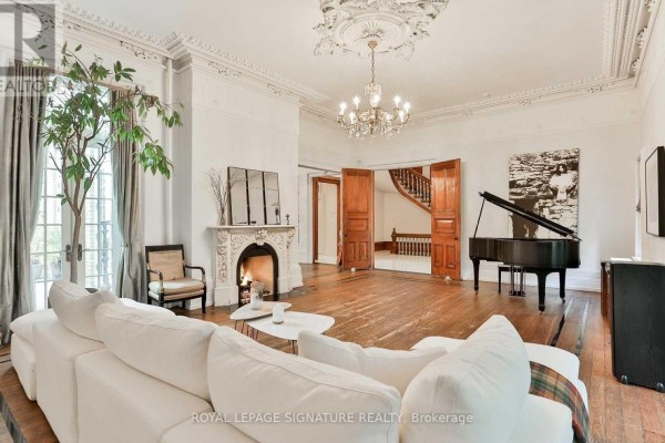 4 Wellesley Place, Toronto, ON, photo 3