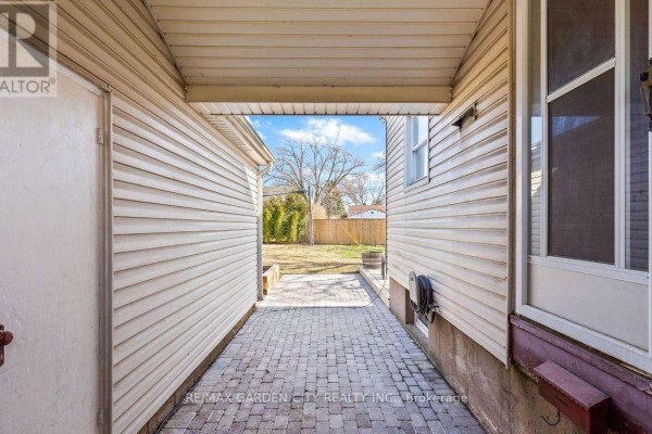 4 West Lynn Street, St  Catharines, ON, photo 2