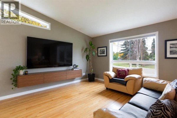 4 Wildwood Drive Sw, Calgary Residential Sold $725,000