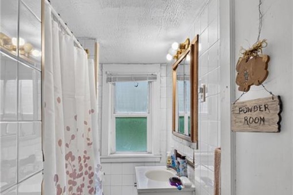 4pc Bathroom - 4 Windsor Street, Campbellton, NB E3N1G5 Photo 5