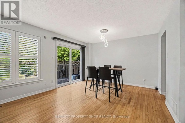 Dining room - 4 Winnegreen Court, Ottawa, ON K1G5P3 Photo 4