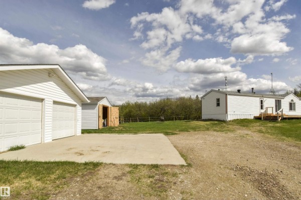 Bedroom 2 - 40, 2320 Twp Rd 540, Rural Lac Ste  Anne County, AB T0E1V0 Photo 4