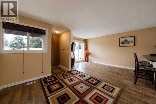 Living room/Dining room - 40, 3745 Fonda Way Se, Calgary, AB T2A5W7 Photo 5