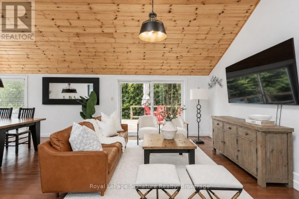 Living room - 40 51st Street N, Wasaga Beach, ON L9Z1X2 Photo 5