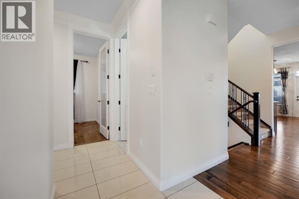 Foyer - 40 Baywater Court Sw, Airdrie, AB T4B0A8 Photo 4