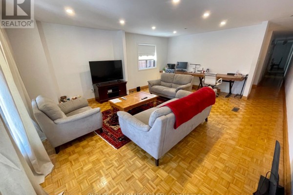 40 Bellevue Avenue, Toronto, ON, photo 3