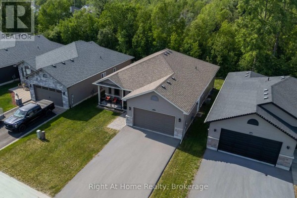 Kitchen - 40 Birchmount Street, Quinte West, ON K8V0C6 Photo 2