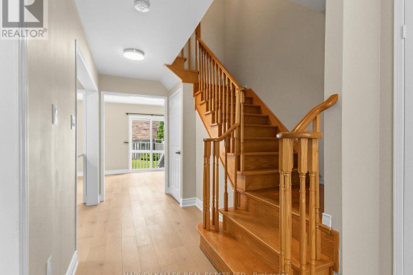 Living room - 40 Blackthorn Drive, Vaughan, ON L6A3N5 Photo 5