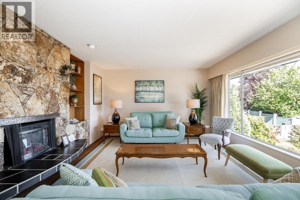 40 E Tenth Avenue, New Westminster, BC, photo 3