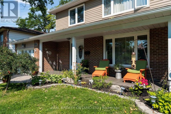 40 Farmingdale Crescent, Barrie, ON, photo 3