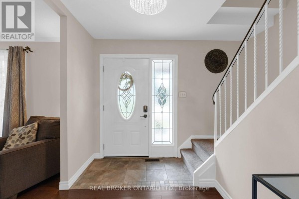 Living room - 40 Farmingdale Crescent, Barrie, ON L4M5E5 Photo 4