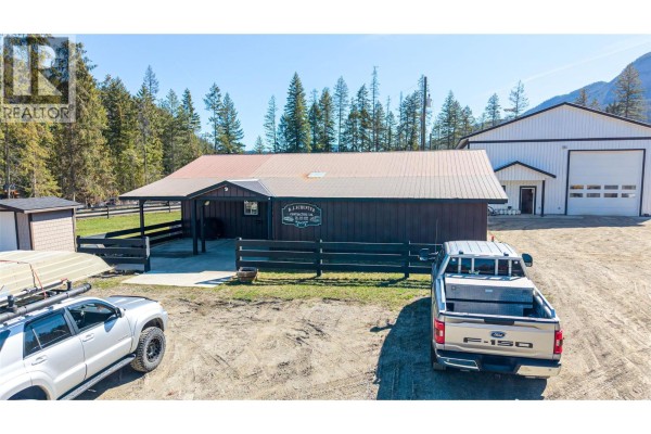 Kitchen - 40 Gibson Road, Lumby, BC V0E2G0 Photo 4