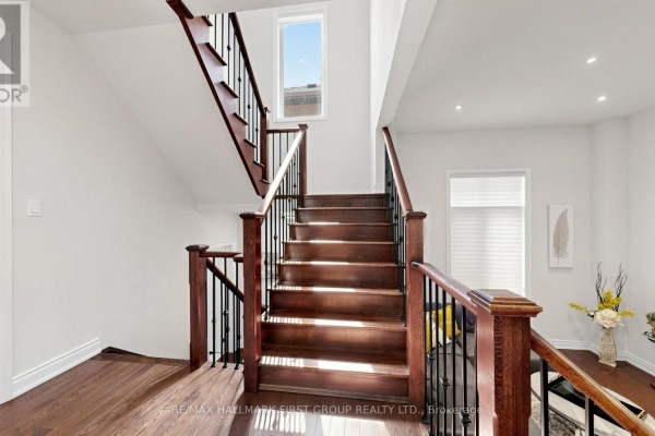 Family room - 40 Hackett Street, East Gwillimbury, ON L9N0P8 Photo 5