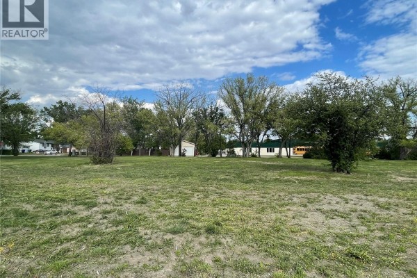 40 Kenney Crescent, Weyburn, SK, photo 2