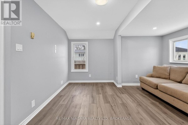Laundry room - 40 Longtent Avenue, Fort Erie, ON L2A1E3 Photo 5