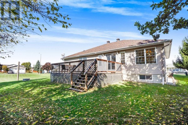 40 Lori Lane, North Dundas, ON, photo 2