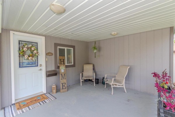 40 Meadowlark Court, Brandon, MB R7C5Y3 Photo 2